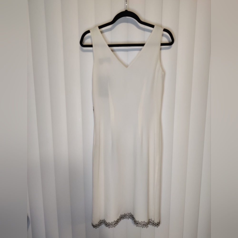 NWT Nicole Miller Collections Cream Color Dress With Black Flowers Size 2 - Picture 2 of 3